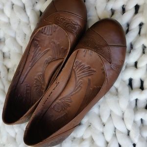 BORN Tooled Leather Flats Brown 7 1/2 M
